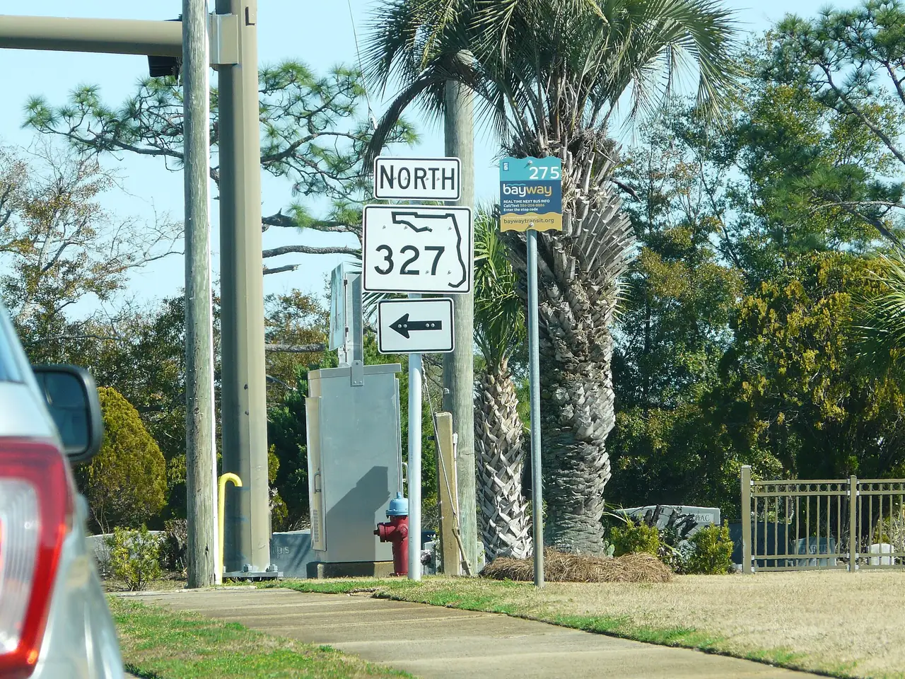 The State Road 327 sign for Lisenby Avenue on eastbound 23rd Street, at the northern edge of Forest Park.