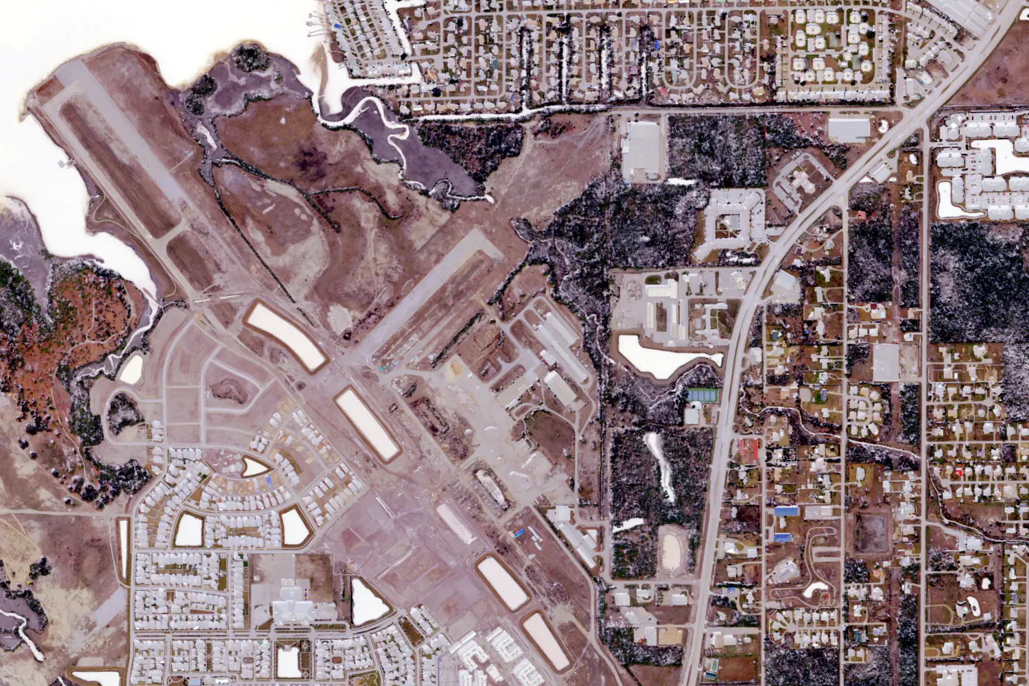 SweetBay seen from the air, with new streets and homes at lower left, in a USDA aerial photograph.